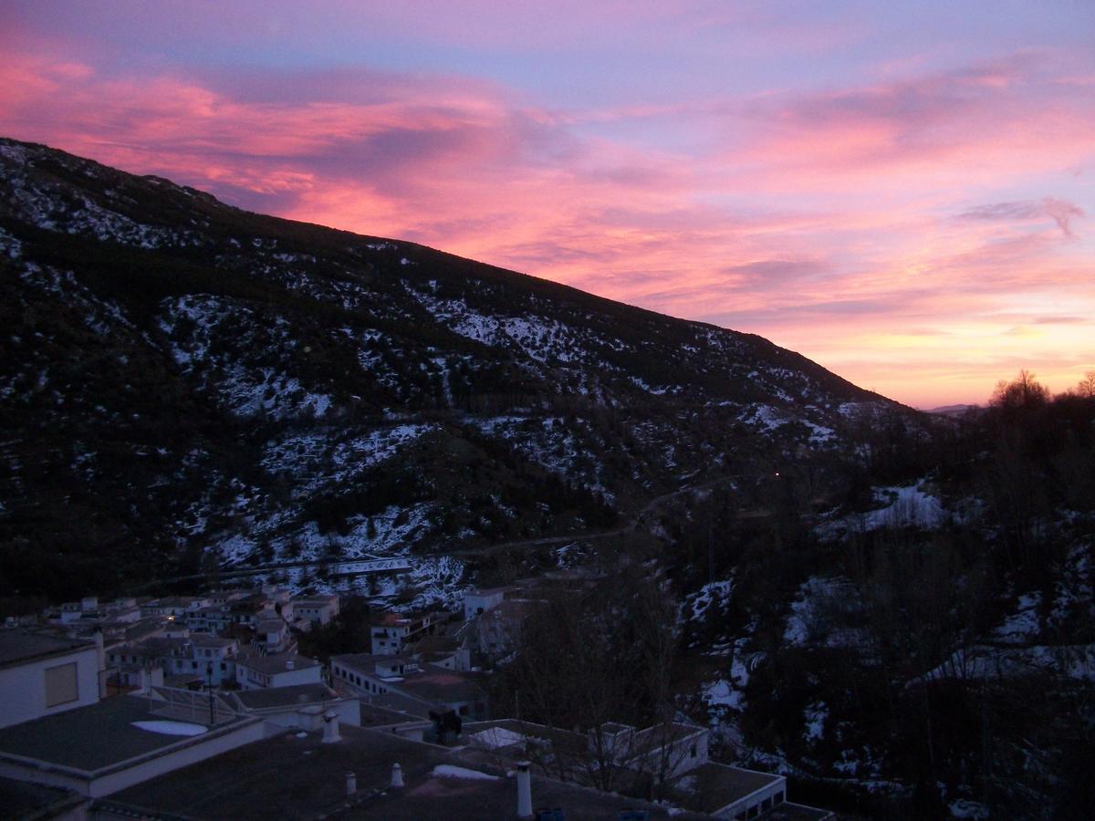 Refugio Alpujarra Alta Bed & Breakfast เตรเวเลซ ภายนอก รูปภาพ